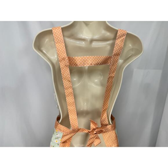 GWP Vintage-Inspired Green Daisy Print Apron with Polka Dot Accents - Picture 11 of 12